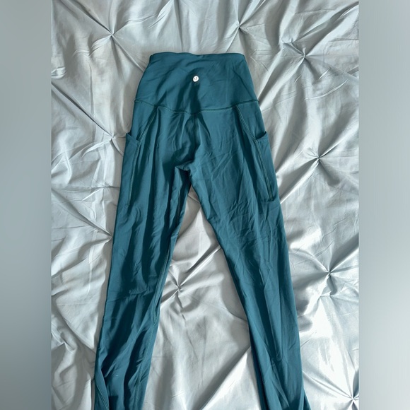 Lululemon align with pockets - Picture 3 of 4